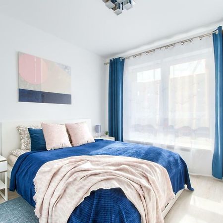 M&R Apartament Airport&Business Deluxe Cybernetyki 17 - Underground Garage - Free Wifi - Netflix - Air Conditioning - Self Check-In, Close By Chopin Airport Warsaw Exterior photo