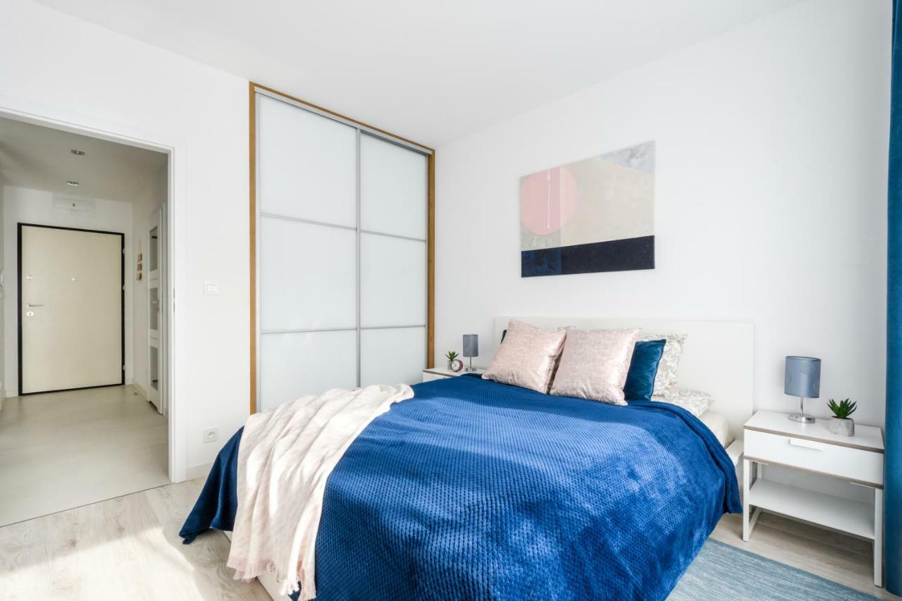M&R Apartament Airport&Business Deluxe Cybernetyki 17 - Underground Garage - Free Wifi - Netflix - Air Conditioning - Self Check-In, Close By Chopin Airport Warsaw Exterior photo
