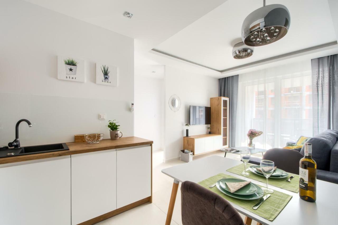 M&R Apartament Airport&Business Deluxe Cybernetyki 17 - Underground Garage - Free Wifi - Netflix - Air Conditioning - Self Check-In, Close By Chopin Airport Warsaw Exterior photo